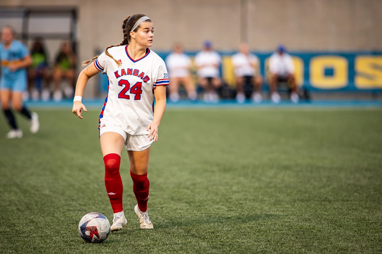 Jayhawks break down styles, importance of communication