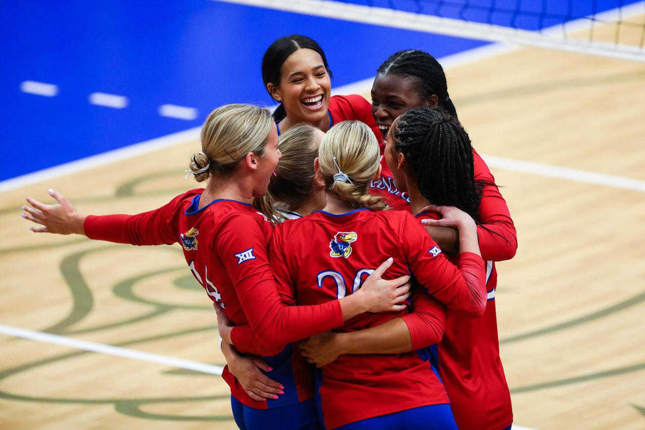 Photo Gallery: A gift for the home crowd from KU volleyball