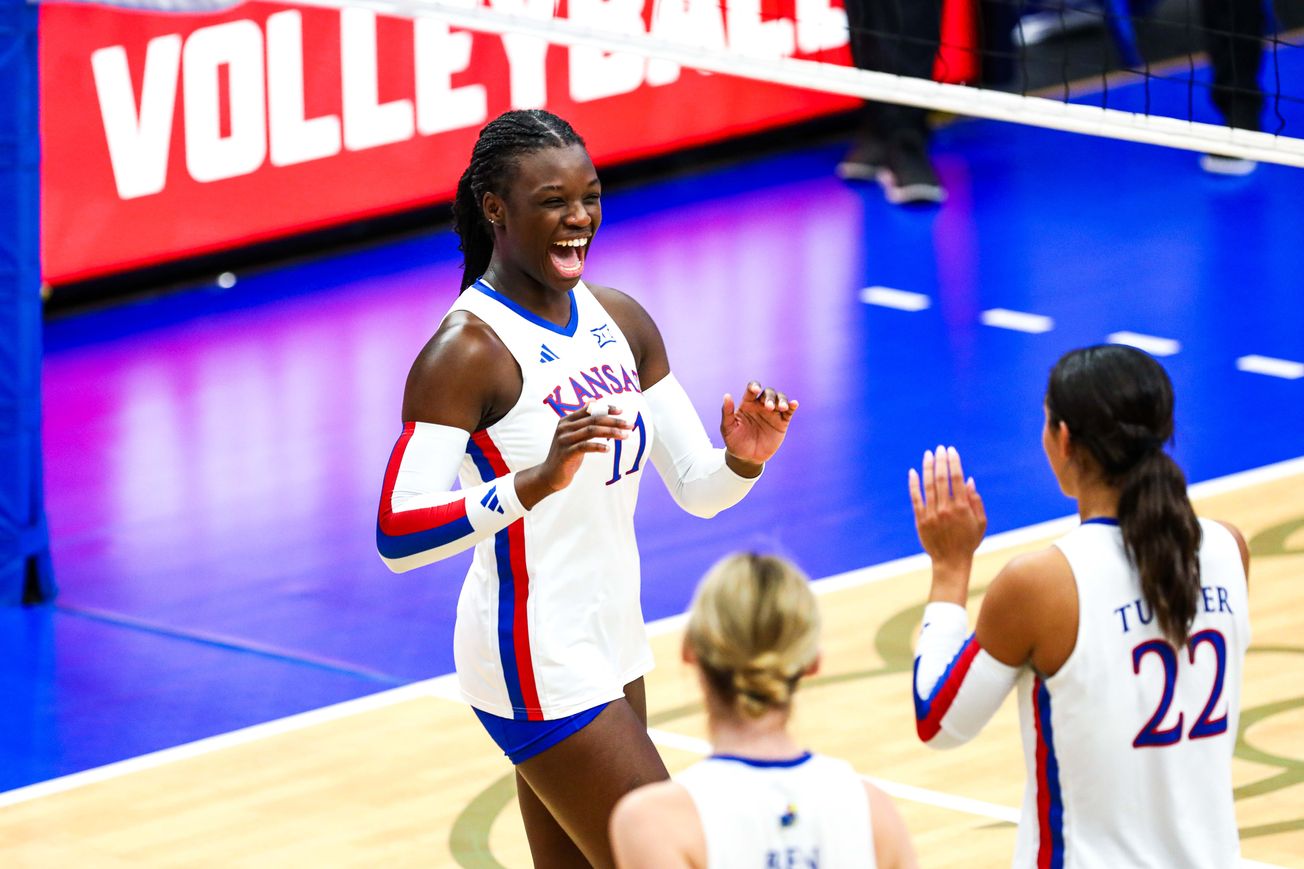 The unexpected meet & greet that made Toyosi Onabanjo a Jayhawk