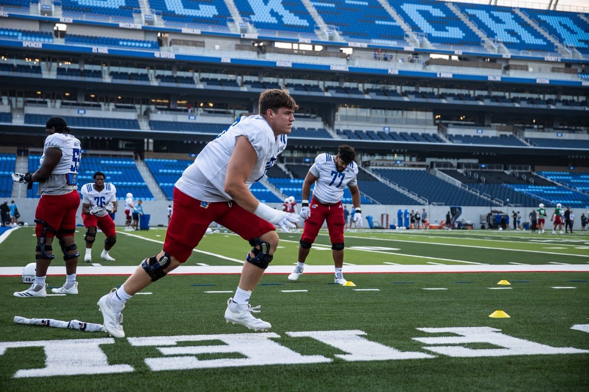 Teammates praise leadership gains by left tackle Calvin Clements